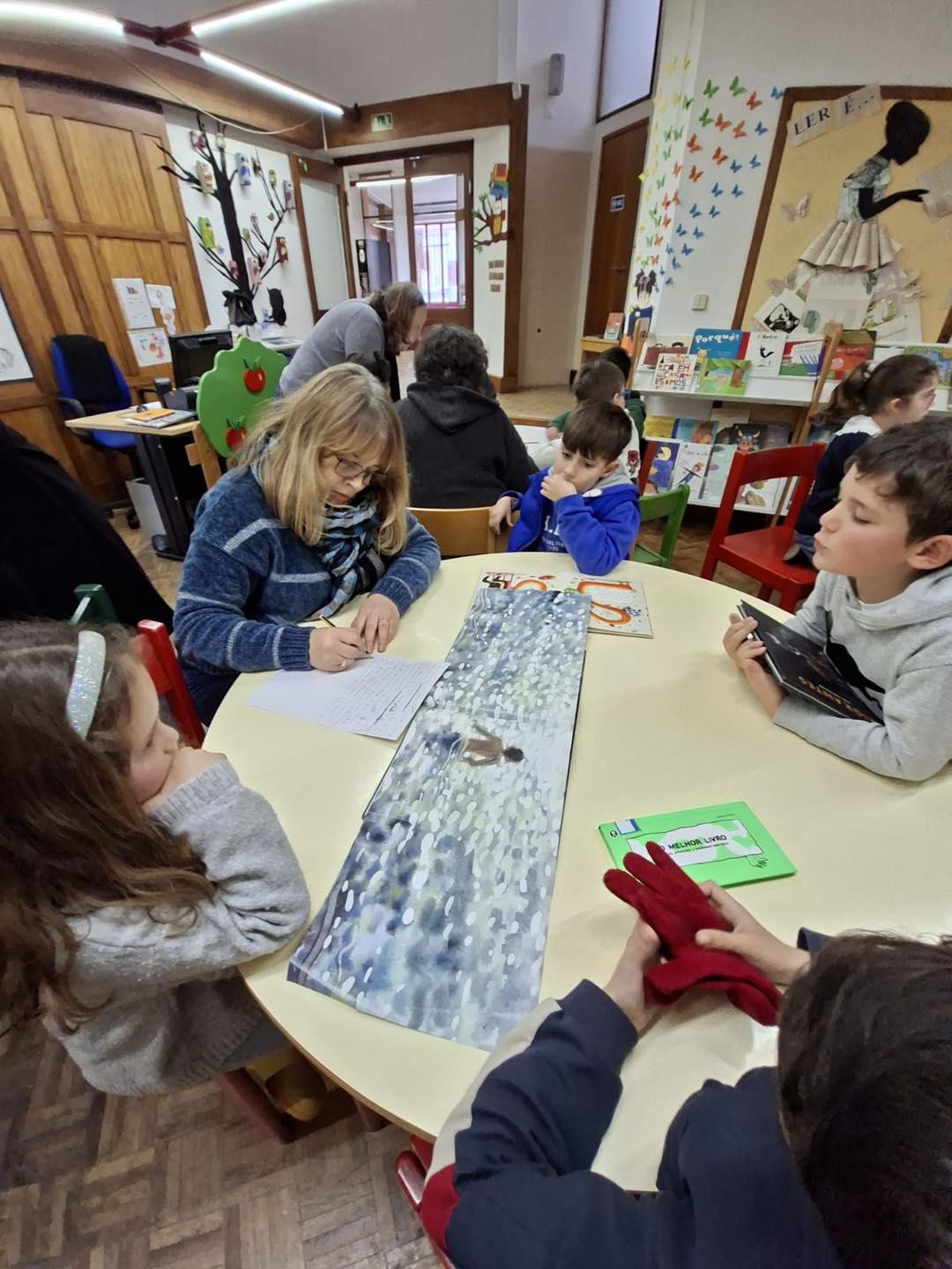 Alunos do 1.º e 2.º ano na oficina de escrita Quando os Livros Falam