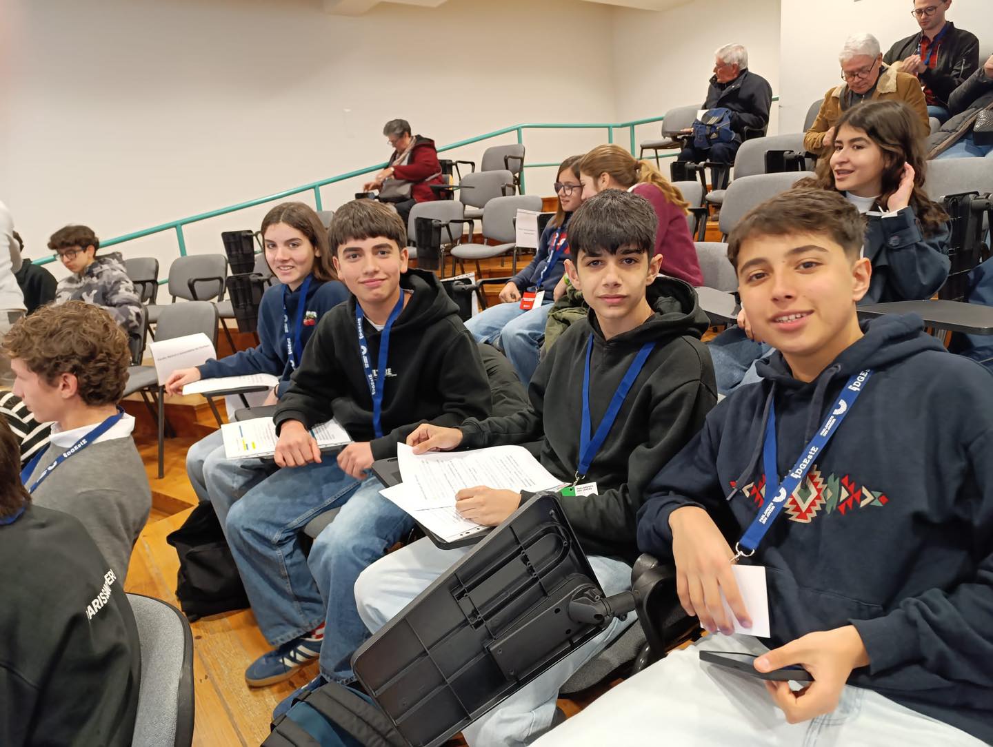 Trabalho de equipa dos jovens deputados do AECV