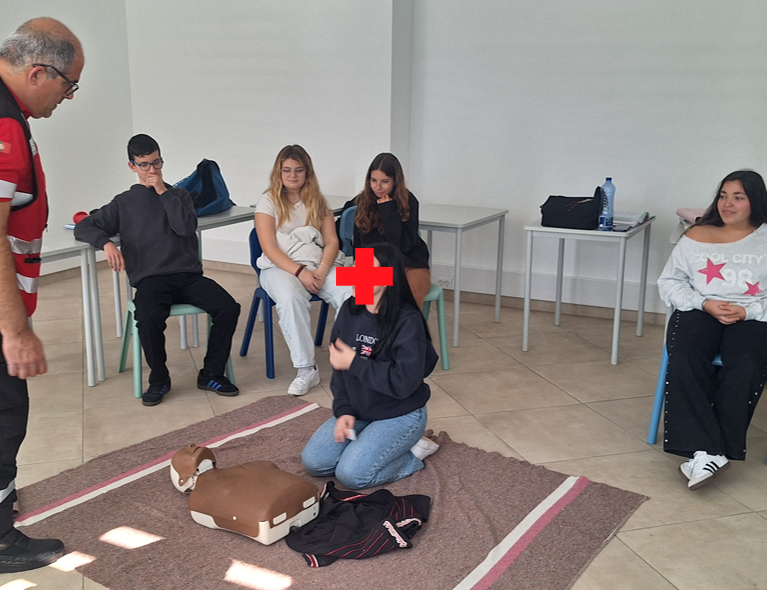Foto de grupo – 9.º B e Cruz Vermelha