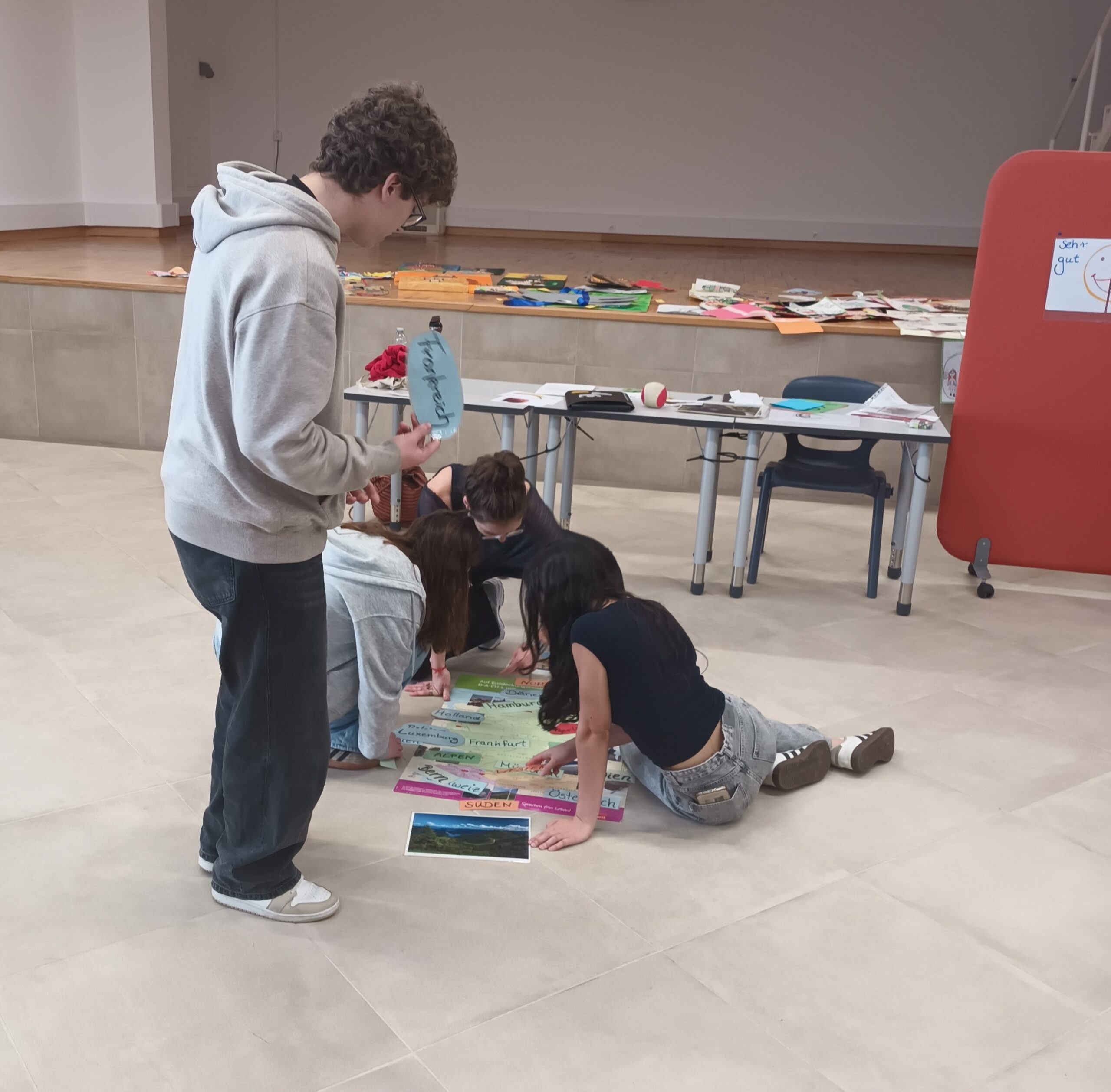Alunos do 9.º ano na Schnupperstunde do Goethe-Institut