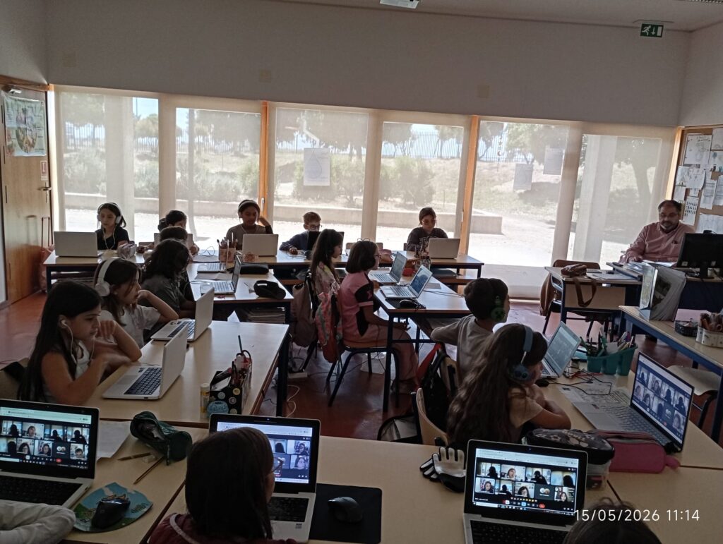 Alunos do 3.ºC em atividade na sala de aula no âmbito do projeto Ciência Viva nos Pátios